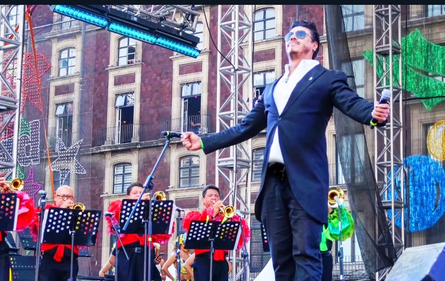 Israel Garnica en el escenario